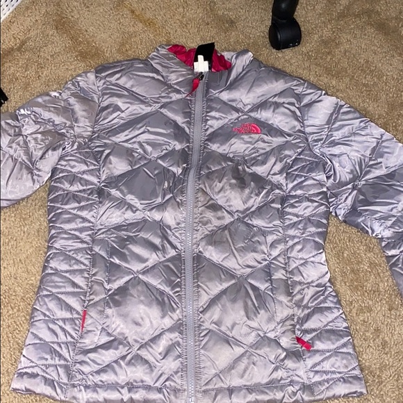 North Face Puffer Jacket - Picture 1 of 3
